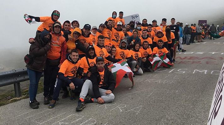 Vuelta ciclista a España - La Vuelta 2021 | La marea naranja tiñó el Picón Blanco