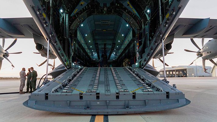 Telediario 1 - Un avión espera en Dubai la autorización para repatriar al personal español y sus colaboradores afganos