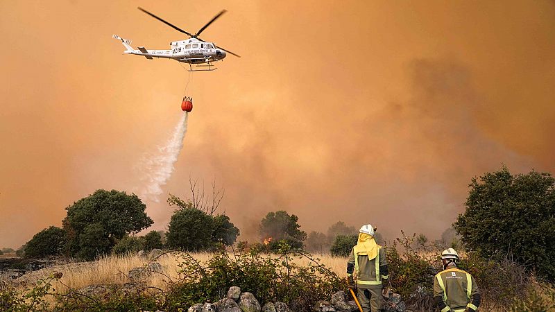 El incendio de Navalacruz podría quedar estabilizado este martes tras arrasar casi 20.000 hectáreas