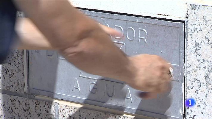 Telediario 1 - Iberdrola ha desenvalsado Valdecañas hasta niveles que complican el suminstro de los vecinos