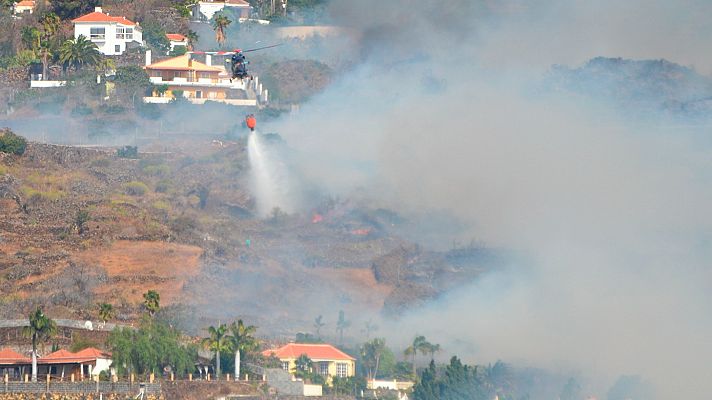 El incendio en Navalacruz, cerca de estabilizarse; el fuego avanza en la isla de La Palma