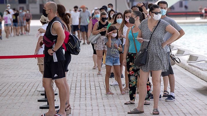 Telediario 1 - Repaso al objetivo del 70 % de la población inmunizada