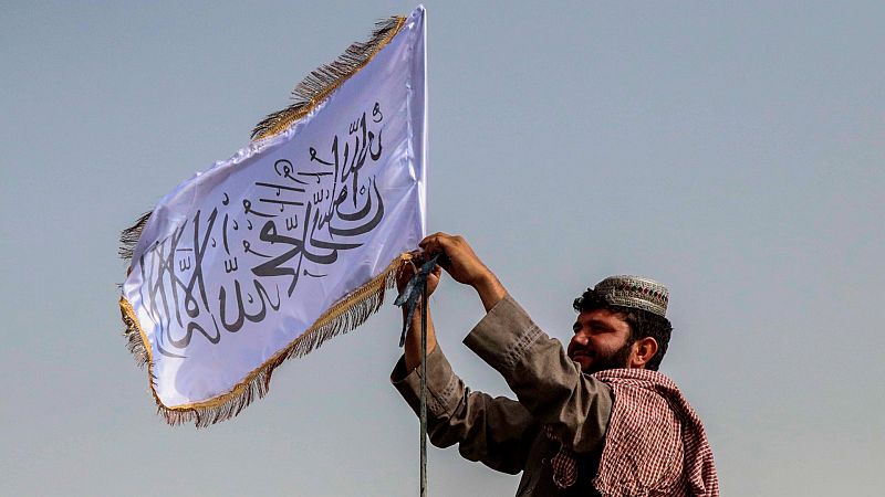 Los talibanes prometen una amnistía general y afirman que las mujeres podrán trabajar