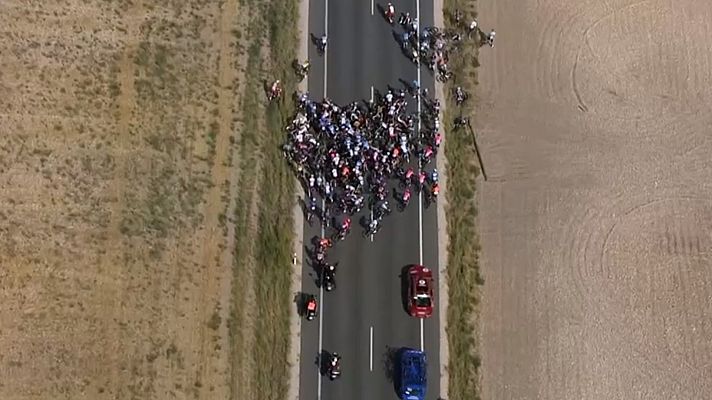 Vuelta ciclista a España - La Vuelta 2021 | El líder Taaramäe vuelve a verse envuelto en una montonera