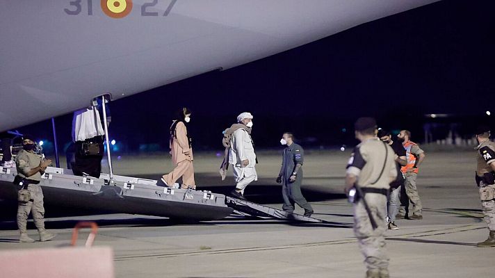 Llega a Madrid el primer avión con repatriados de Afganistán