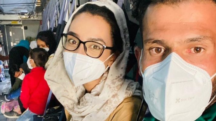 Telediario 1 - Nilofar Bayat se encuentra entre los 110 afganos que viaja rumbo a España