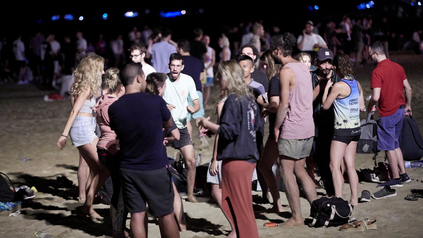 Desalojadas más de 4.100 personas en Barcelona en la primera noche sin toque de queda