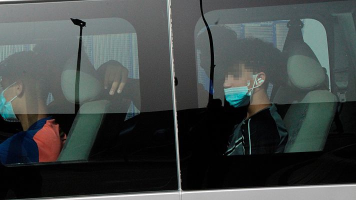 Telediario 2 - El Gobierno defiende la legalidad de las devoluciones de los menores marroquíes en Ceuta