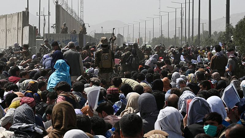 Al menos siete muertos por el caos y las aglomeraciones en el aeropuerto de Kabul