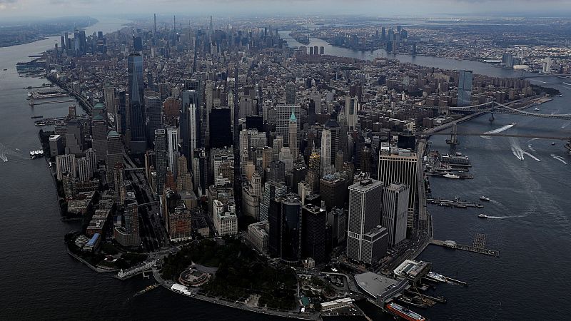 El huracán Henri toca tierra en la costa noreste de Estados Unidos y se degrada a tormenta tropical 