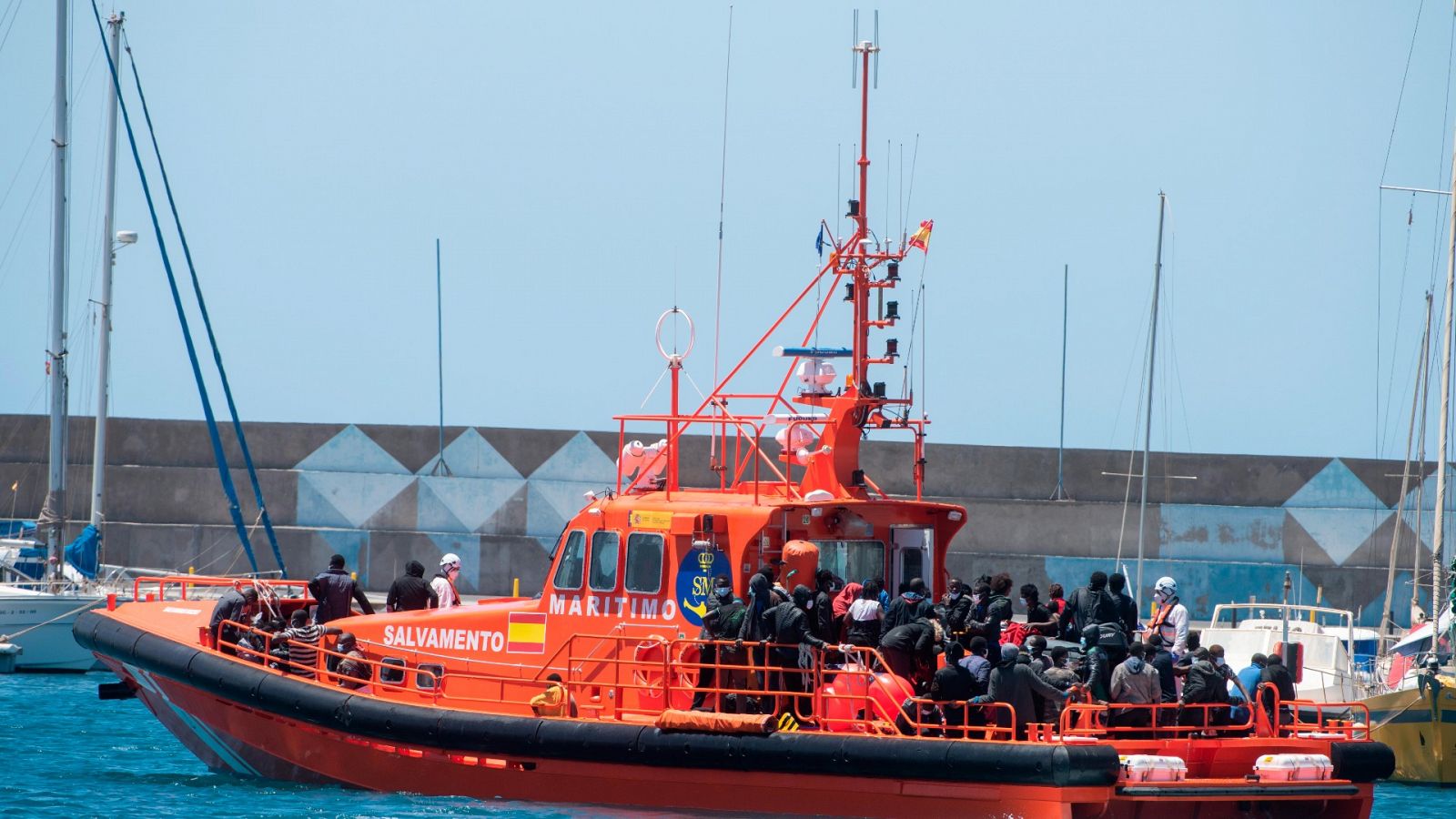 Llegan más de 300 migrantes a Canarias en el fin de semana