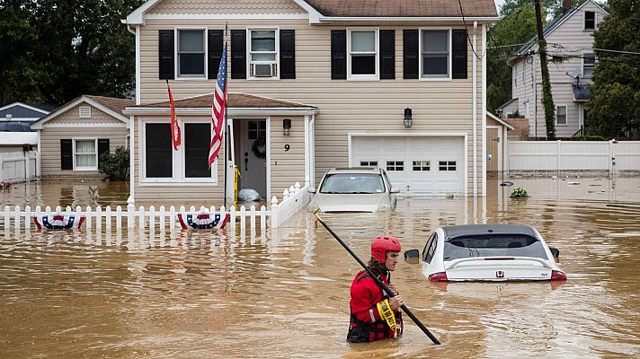 Telediario 1 - El huracán Henri pierde fuerza en Estados Unidos pero deja imágenes impactantes