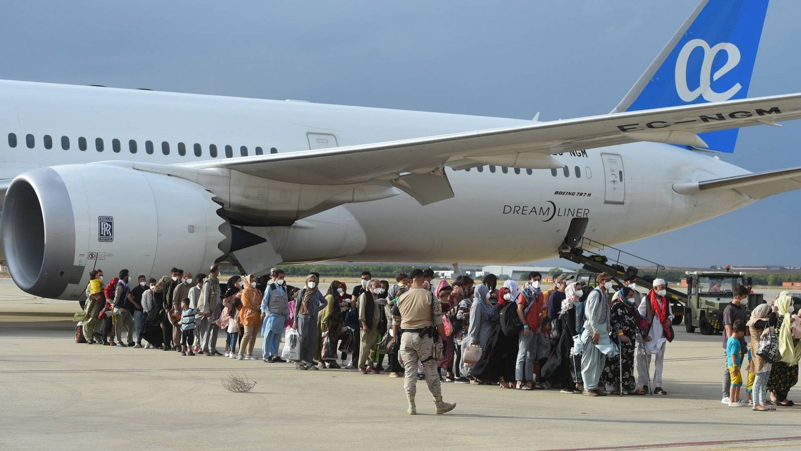 Llega a Madrid un nuevo avión con 260 refugiados afganos