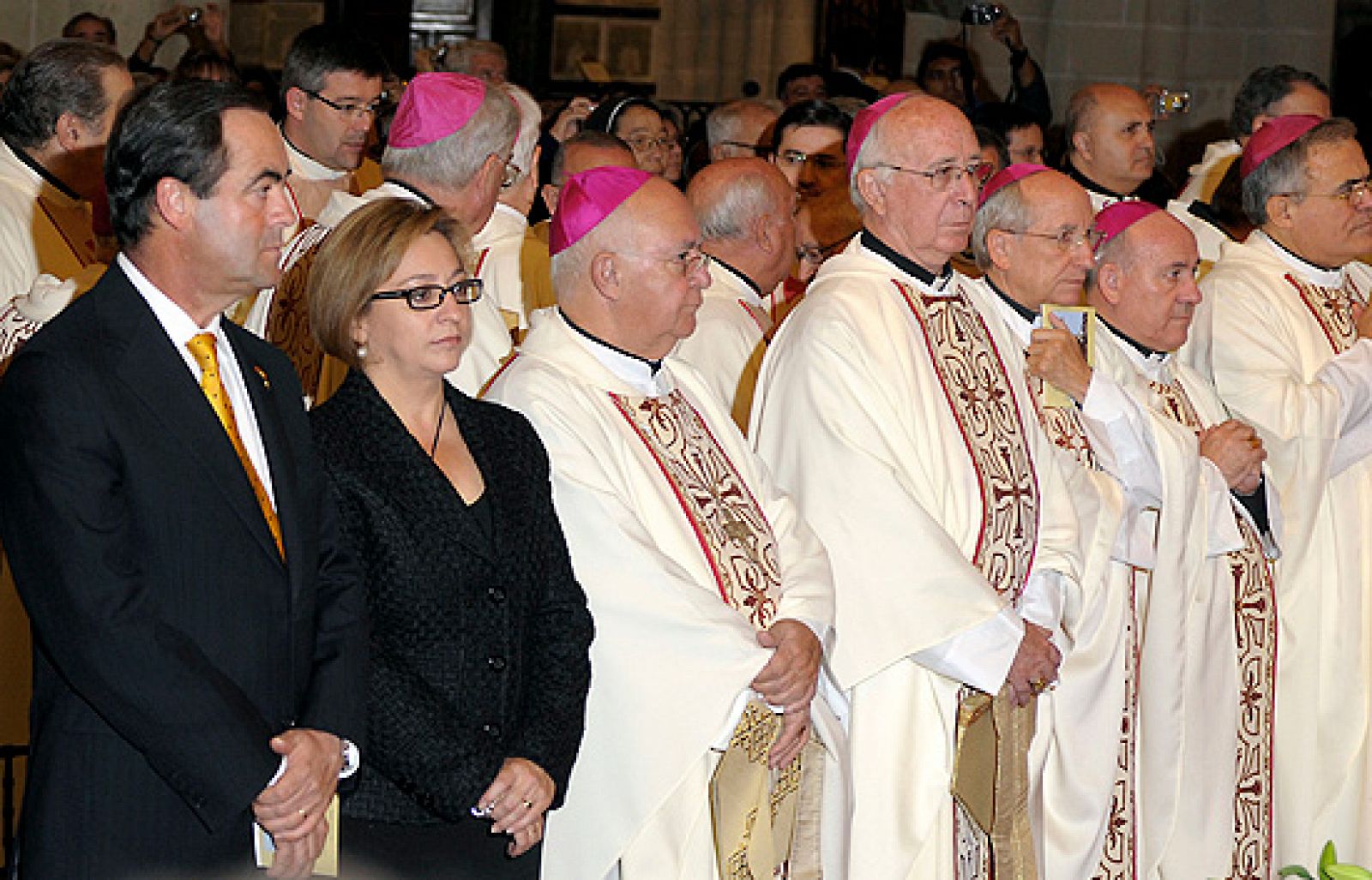 El presidente del Congreso de los Diputados, José Bono, ha señalado que el aborto no es una cuestión ideológica y confía en que la reforma de la Ley se haga con el máximo consenso. 