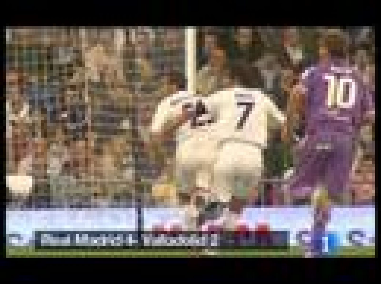 Nuevo récord para Raúl, que no muestra síntomas de fatiga a pesar de ser el jugador que más veces ha vestido la camiseta del Real Madrid y que ya cuenta con 32 años. Este sábado volvió a liderar al Real Madrid con dos goles.