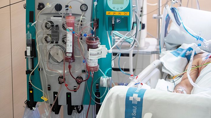 Telediario 1 - Colocar a los pacientes graves de COVID-19 boca abajo mejora su pronóstico y es menos invasivo, según un estudio