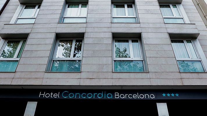 Unas imágenes muestran al padre del niño presuntamente asesinado en Barcelona huyendo del hotel