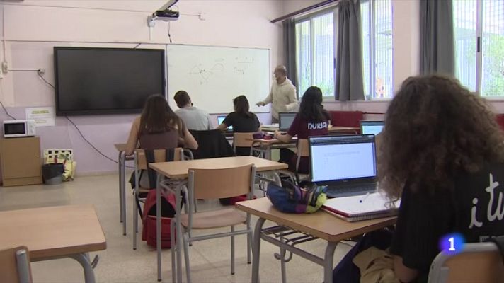 L'Informatiu - Docents i famílies demanen relaxar algunes mesures anti-covid