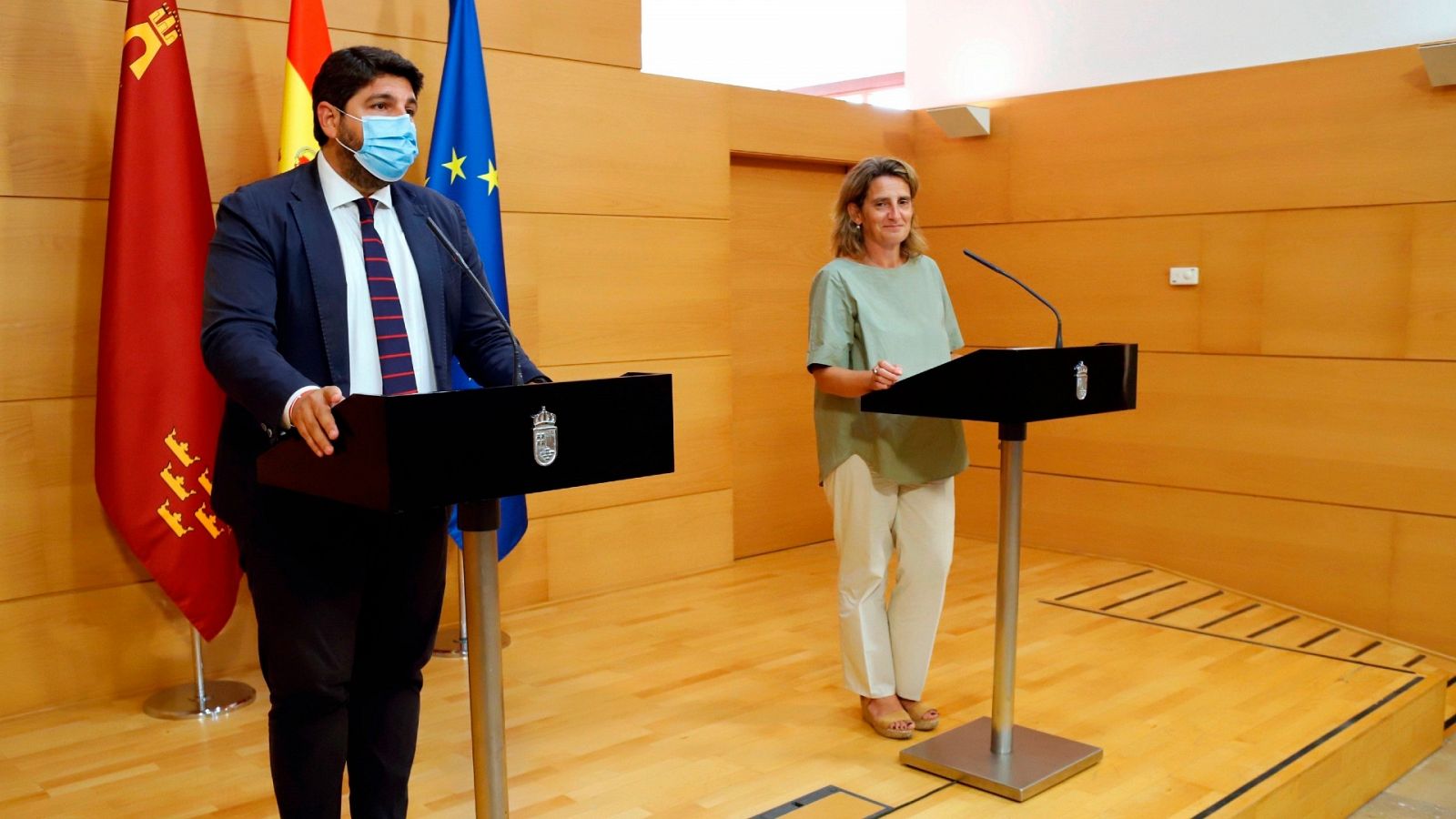 Ribera y López Miras se comprometen a buscar soluciones a la crisis del Mar Menor y a mantener un diálogo fluido