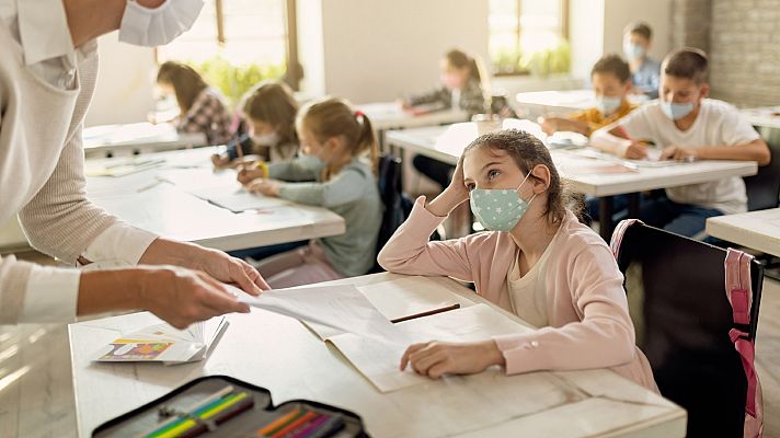 Telediario 2 - Protocolo para la vuelta al cole en pandemia: mascarilla, menos distancia y máxima presencialidad