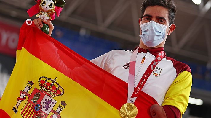 Alfonso Cabello recibe la medalla de oro