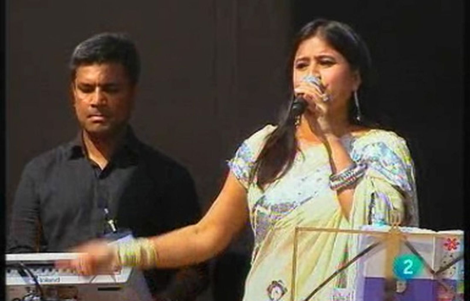 Babel en TVE - Personajes: Famiya KhanOda, musical a Bangladesh