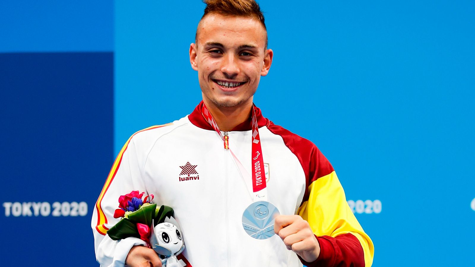 Iñigo Llopis recibe la medalla de plata - ver ahora