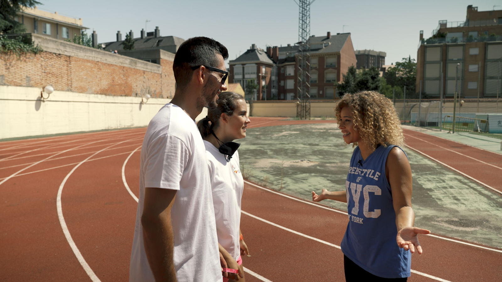 Carmen González y Lía Beel corren con Mary Ruiz en la pista