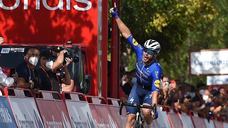 Vuelta a España | Senechal gana al 'sprint' en Villanueva de la Serena