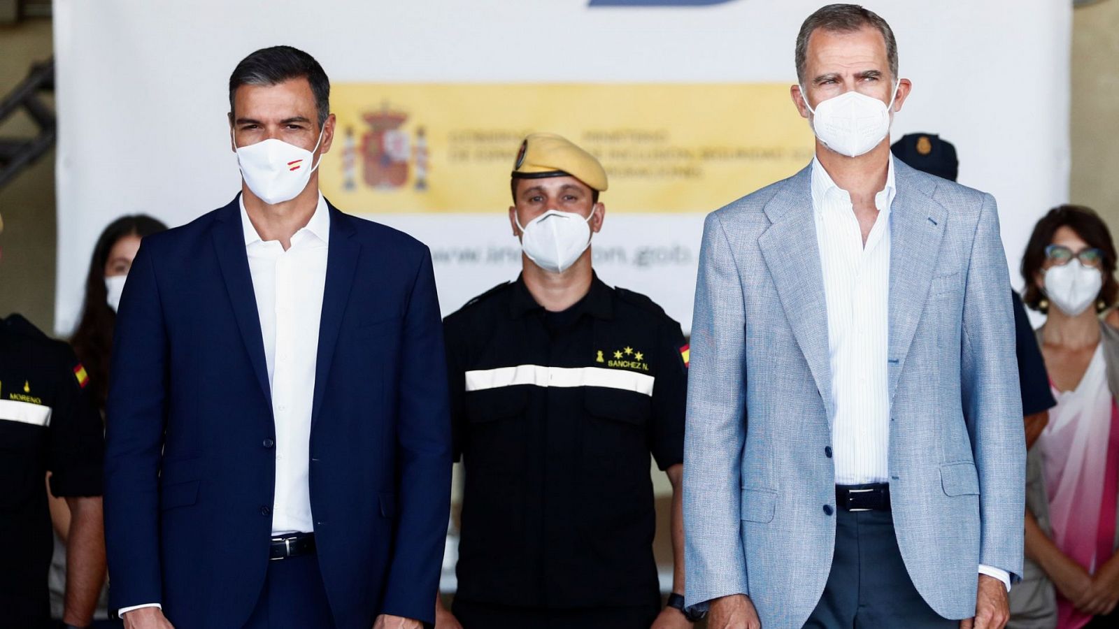 El rey muestra su "reconocimiento" al personal que ha participado en la acogida de afganos a su llegada a España | Ver