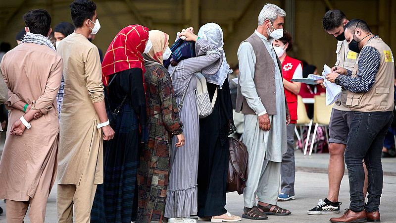 Los vecinos de Rota organizan una campaña solidaria ante la llegada de los refugiados afganos | Ver