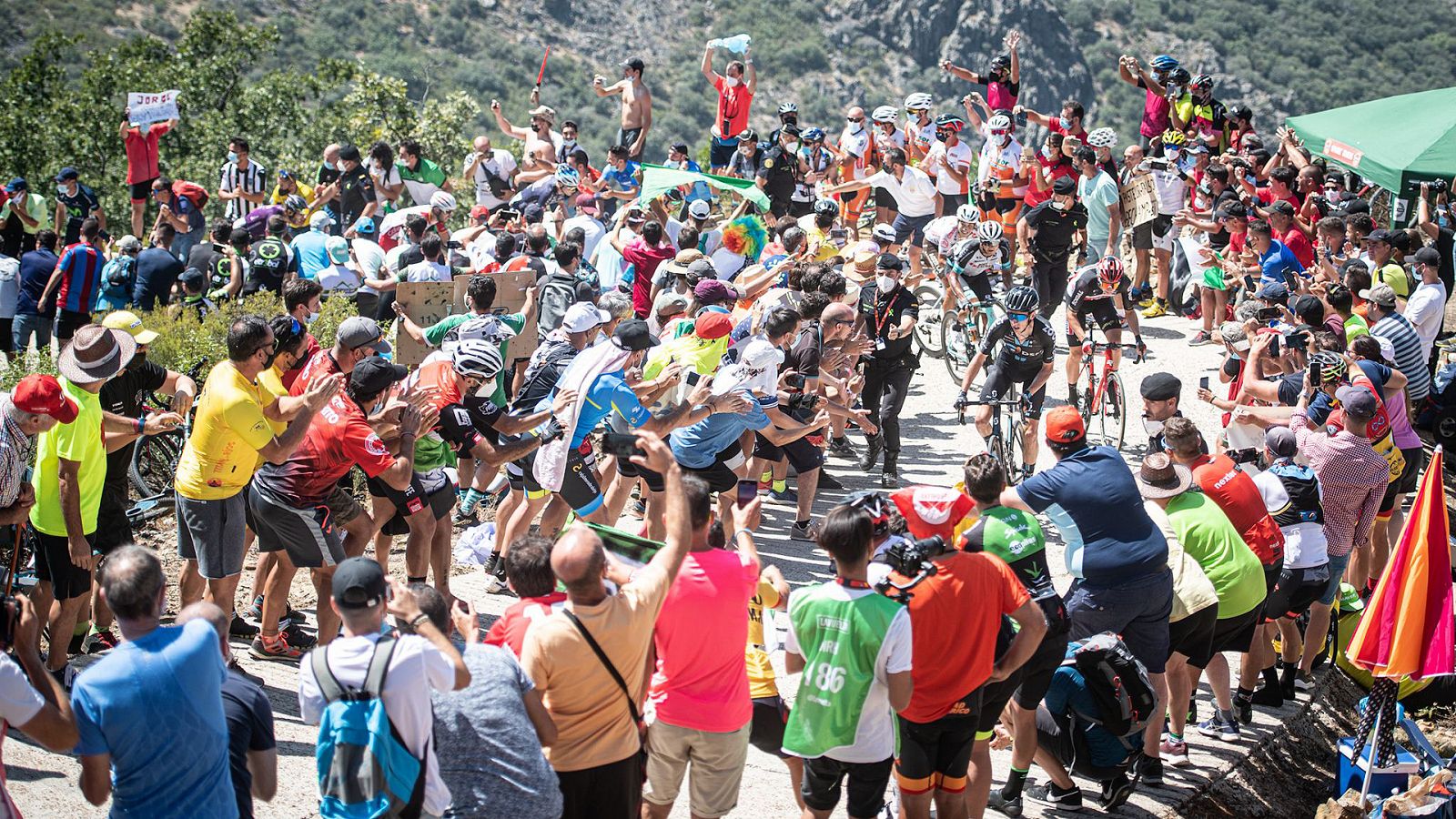 Vuelta 2021 | La afición extremeña invade el Collado de Ballesteros