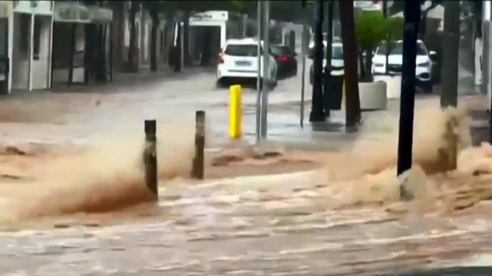 Una tromba de agua sorprende a los vecinos de Benicàssim
