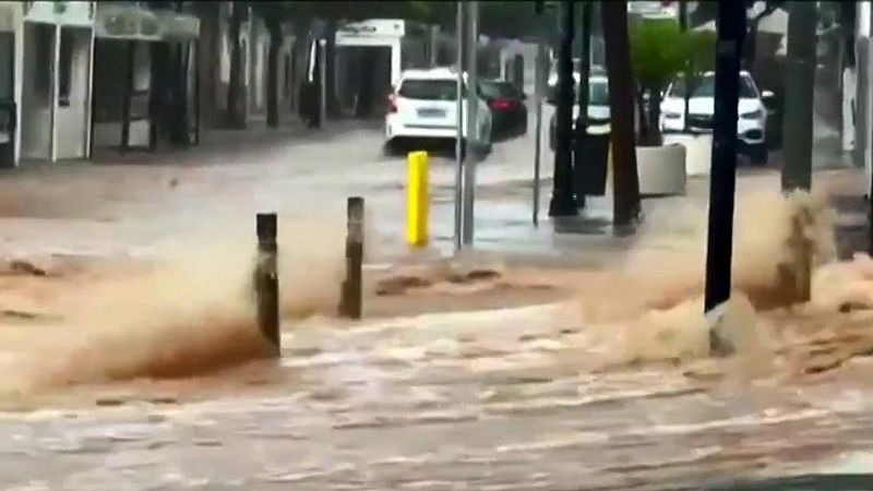 Una tromba de agua sorprende a los vecinos de Benicàssim
