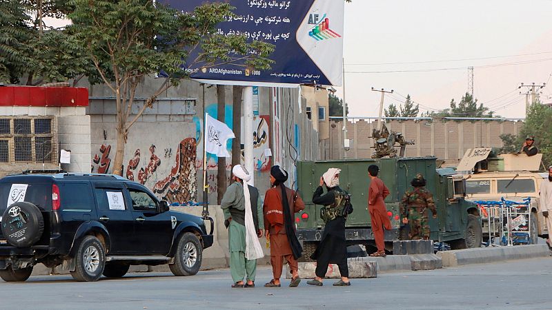 Los talibanes amplían el control sobre el aeropuerto mientras EE.UU. reduce sus tropas