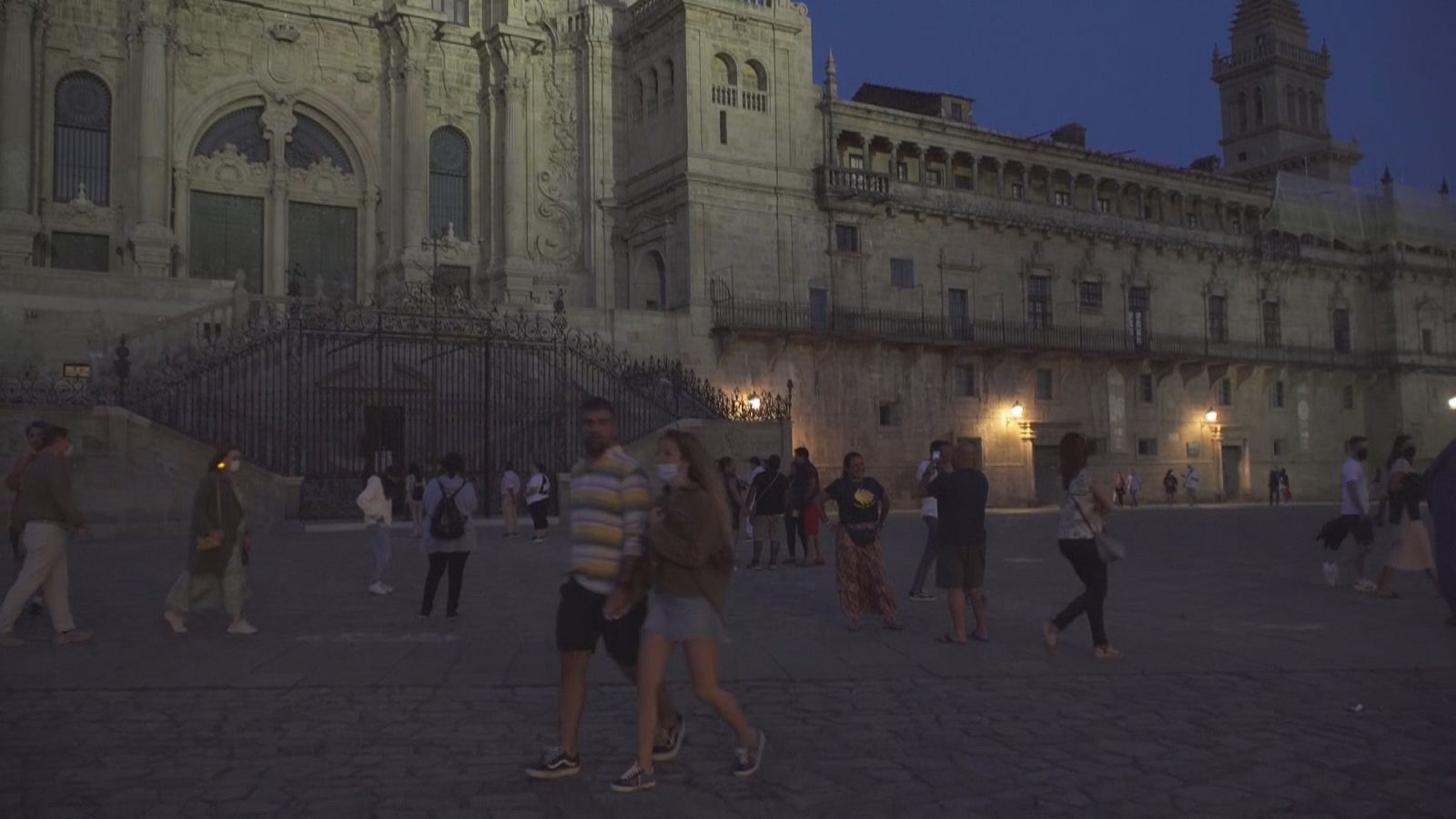 A catedral de noite, restaurada e con nova iluminación