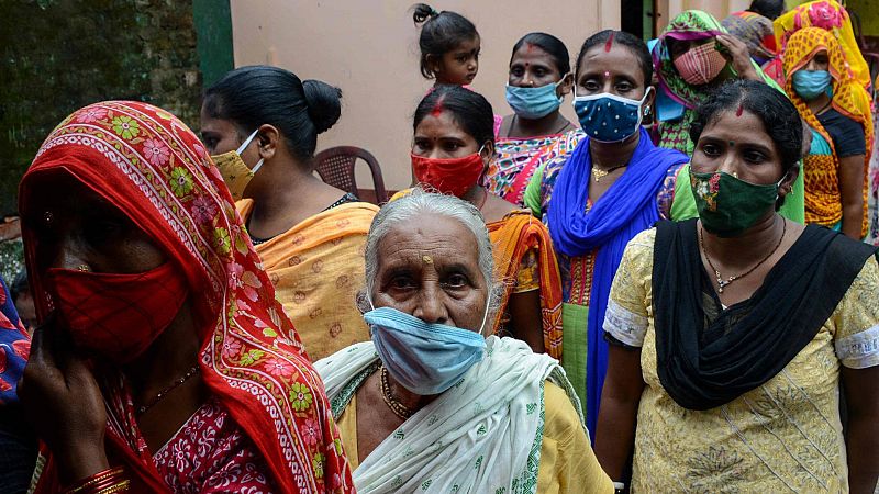 Los tratamientos contra el coronavirus, causa de ruina en India