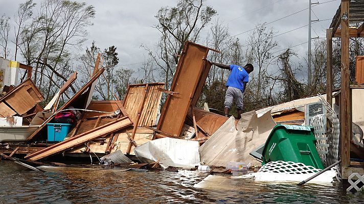 Telediario 2 - El huracán Ida pierde fuerza tras alcanzar 240 km/h y se convierte en una tormenta tropical