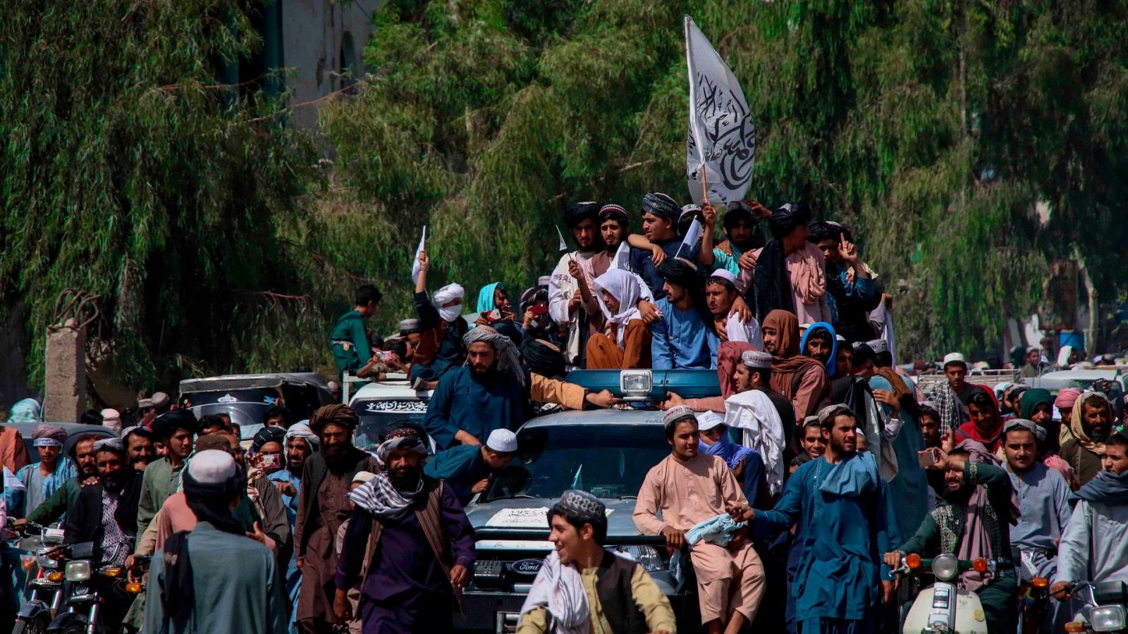 Los talibanes celebran la retirada de las tropas estadounidenes