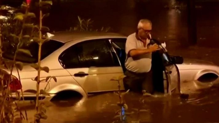 Informativo 24h - Las fuertes tormentas dejan inundaciones en viviendas y balsas de agua en la Comunidad de Madrid