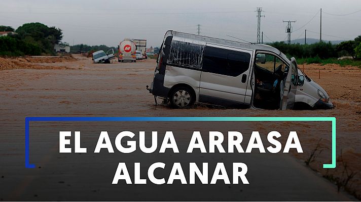 Las fuertes lluvias inundan Alcanar