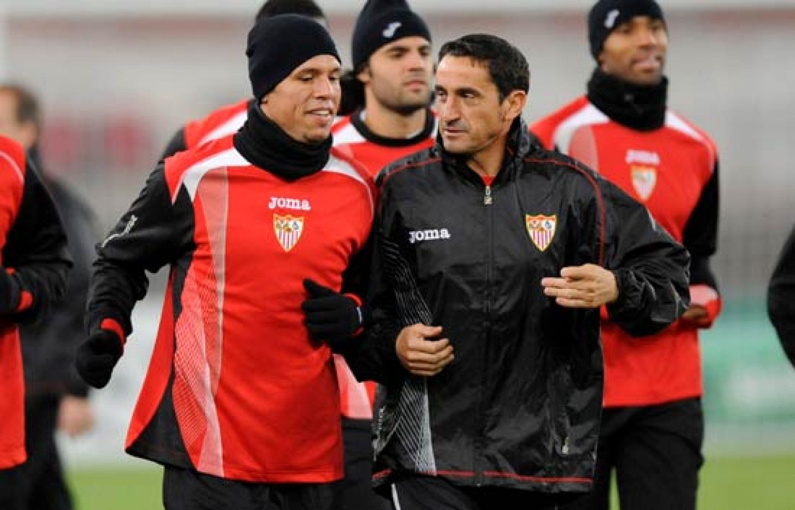 La baja de Negredo ante el Sttutgart confirma a Luis Fabiano y Kanouté como titulares (19/10/2009).