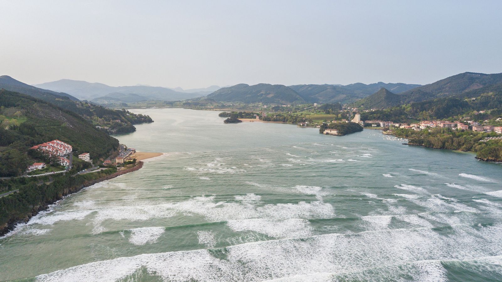 Costa España - Episodio1: Mundaka - Documental en RTVE