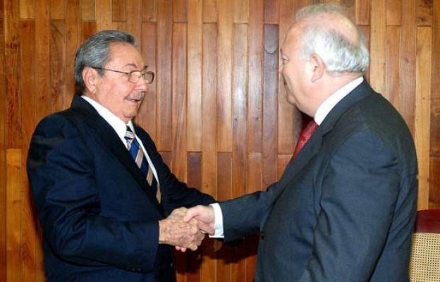 Moratinos se reúne con Raúl Castro