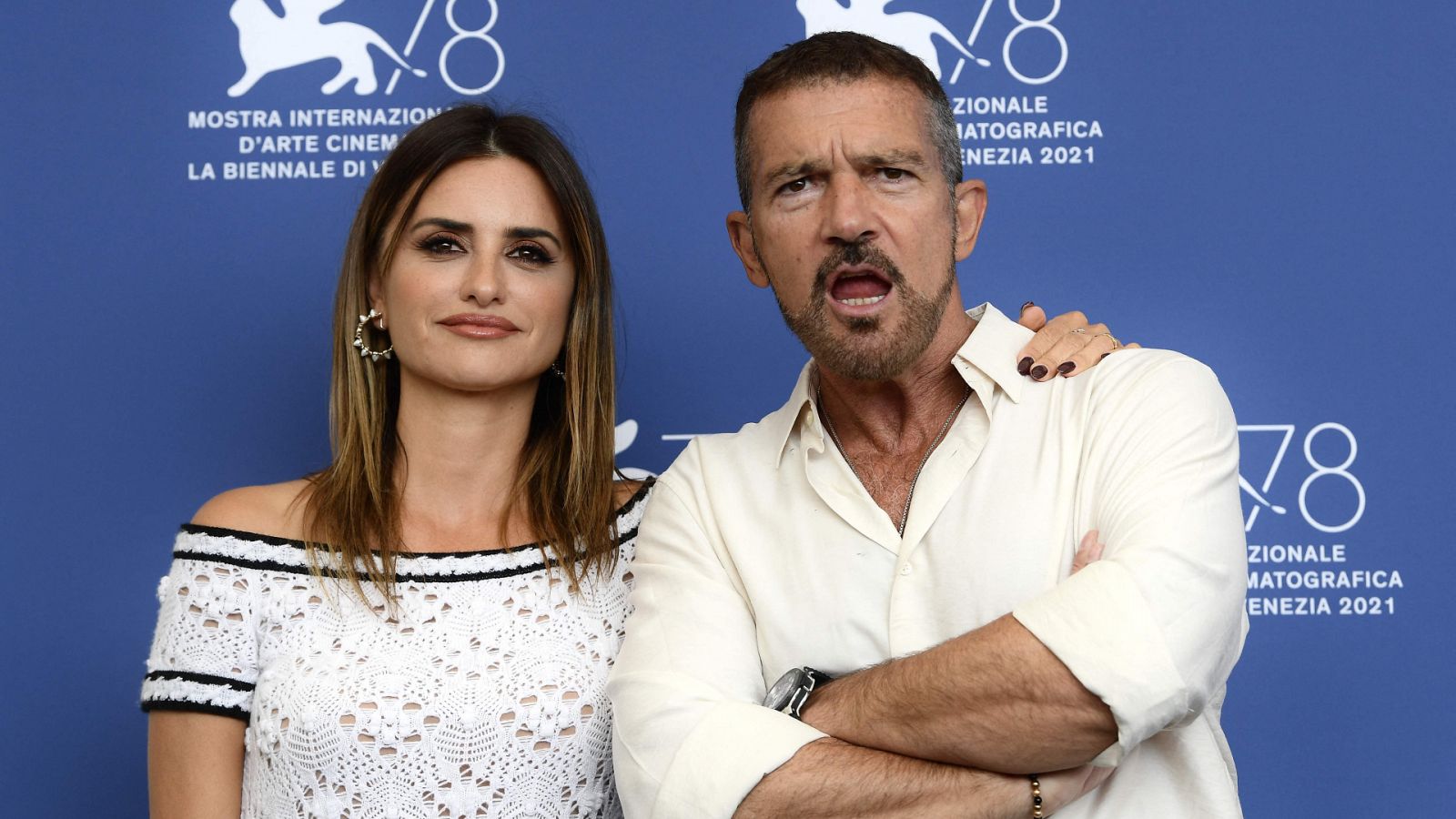 Penélope Cruz y Antonio Banderas ironizan sobre el mundo del cine en 'Competencia oficial' | Ver