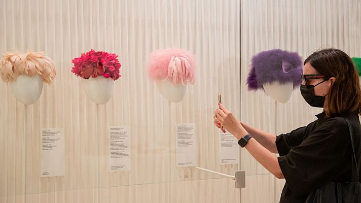 Flash moda - Balenciaga: La elegancia del sombrero