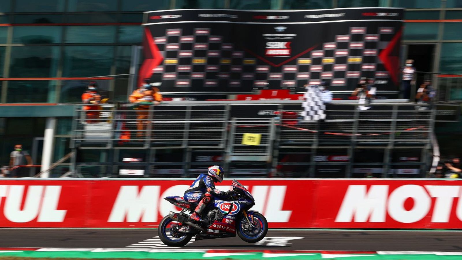 WorldSBK 2021 | Razgatlioglu gana la Carrera 2 en Francia | Ver