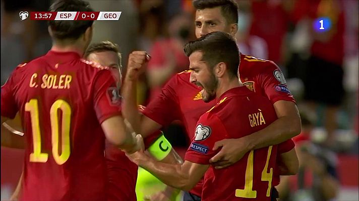 Fútbol - España - Georgia | Gayà adelanta a España con ayuda de un defensa (1-0)