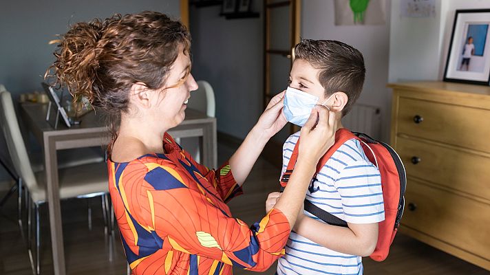 Telediario 1 - La 'vuelta al cole' supondrá a las familias un gasto de más de 300 euros por hijo