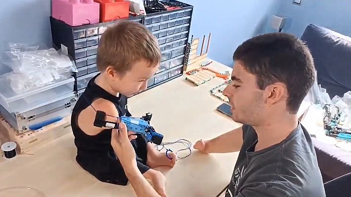 'Hand Solo', el joven bioingeniero que fabrica prótesis con piezas de Lego